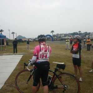 ２日目は雨の中のスタート