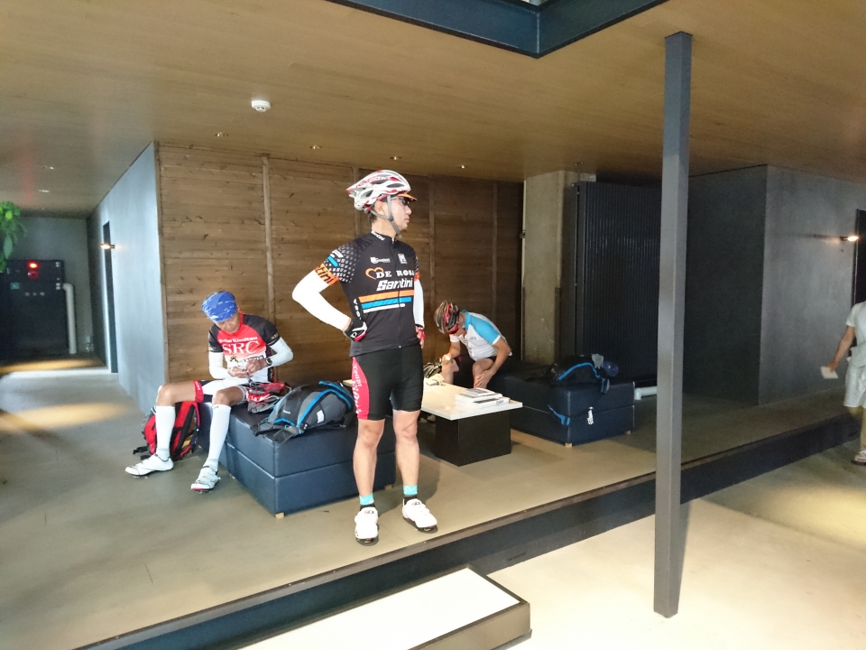 HOTELCYCLEロビー　出発前