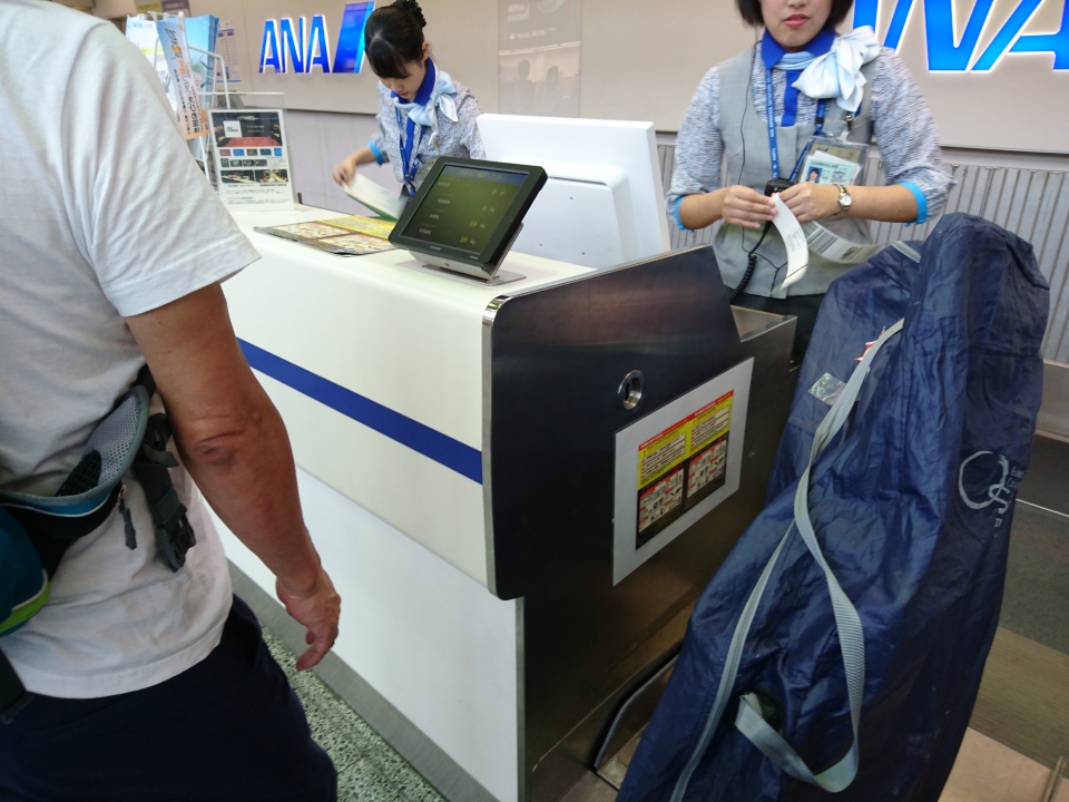 松山空港チェックイン２