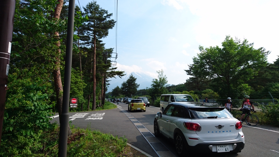 富士北麓駐車場は渋滞中