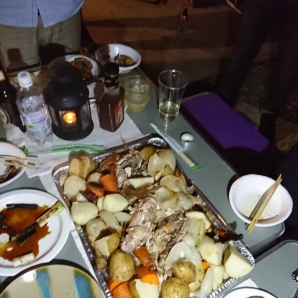 スタッフドチキンばらしてテーブルへ